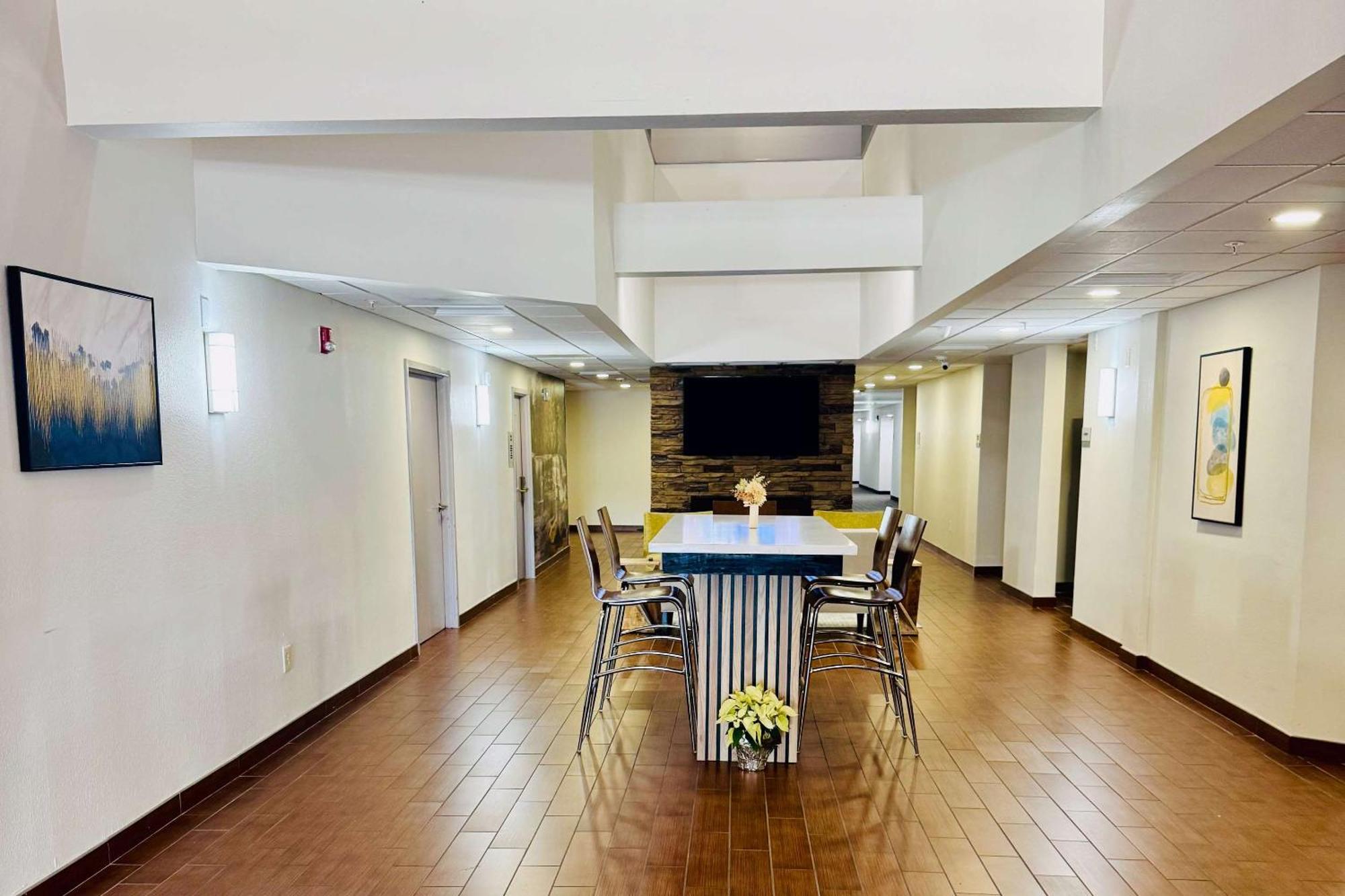 Clarion Pointe Albemarle Hotel Exterior photo